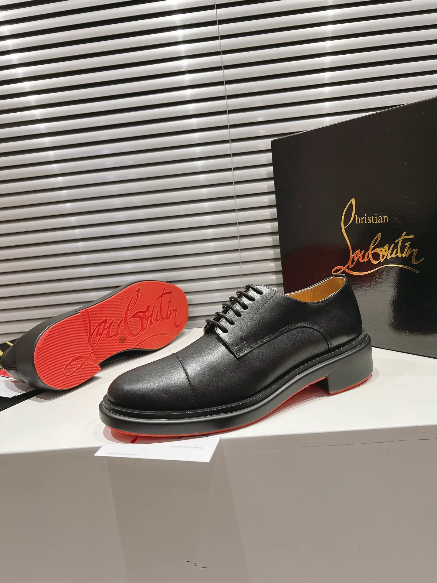 👟👟Ex-factory price 760👟👟 ╔Tire bottom strap black cowhide╗ ·Top version customization·2024𝐬𝐬 𝑪𝒉𝒓𝒊𝒔𝒕𝒊𝒂𝒏 𝑳𝒐𝒖𝒃𝒐𝒖𝒕𝒊𝒏 ▪️No matter the last shape, fabric, diamonds, nails, lining, outsole, they are as close as possible to ZP... ▪️The original sole is specially provided by the original factory ▪️The lining is imported water-dyed cowhide ▪️The private customization time is about 3-7 days —————— Size: Men's 39M-46M